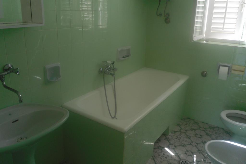 Hostel Guesthouse Mira Omis Phòng bức ảnh