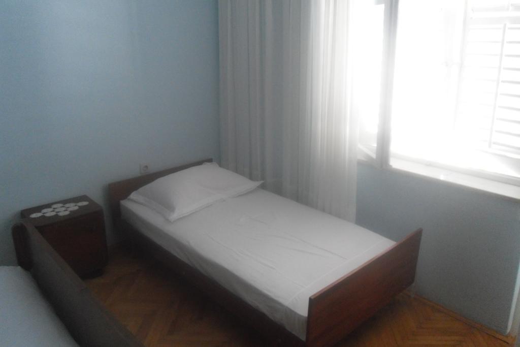 Hostel Guesthouse Mira Omis Phòng bức ảnh